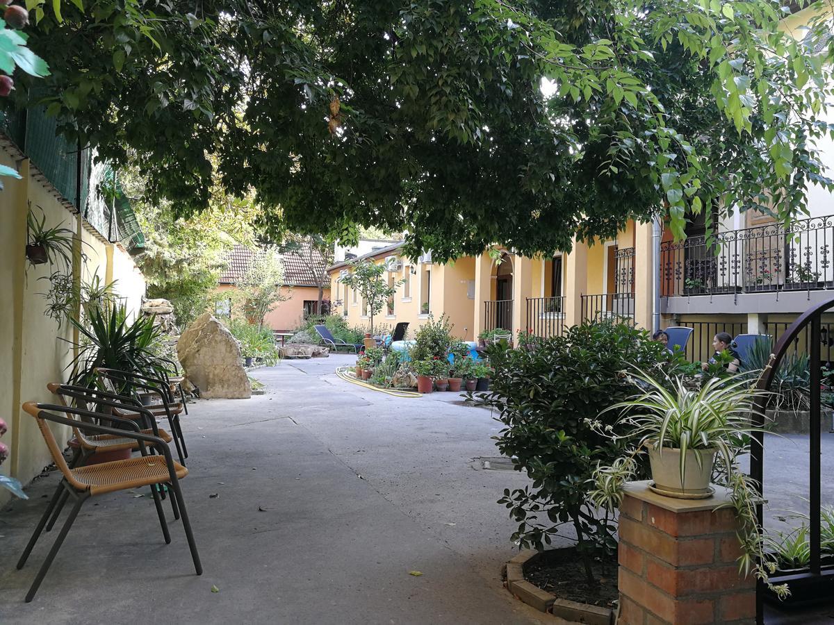 Budapest Garden Hotel Ngoại thất bức ảnh
