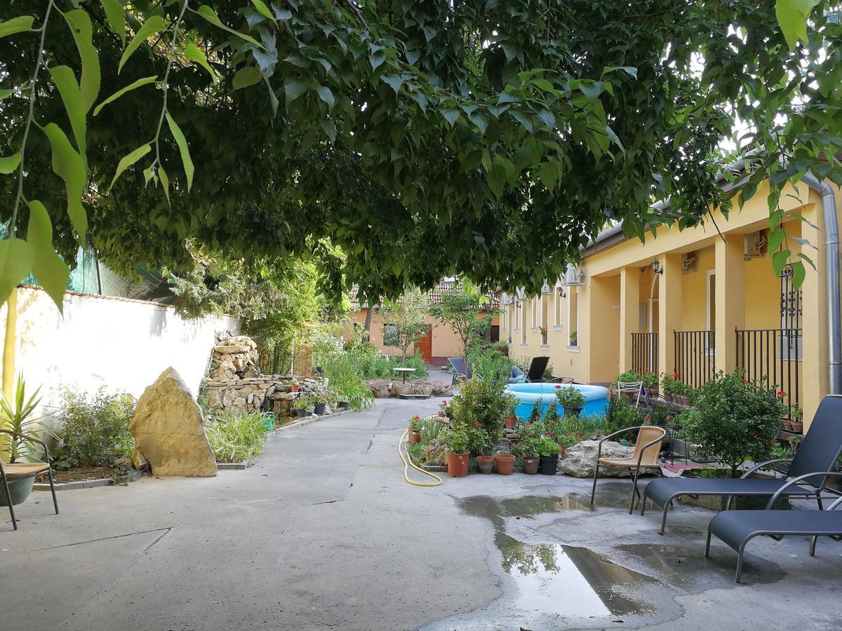 Budapest Garden Hotel Ngoại thất bức ảnh
