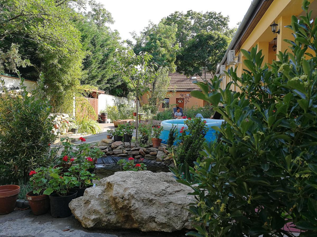 Budapest Garden Hotel Ngoại thất bức ảnh