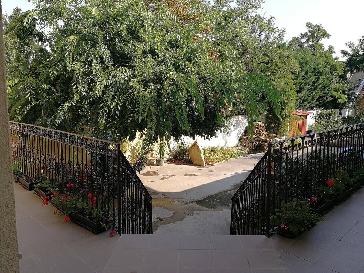 Budapest Garden Hotel Ngoại thất bức ảnh