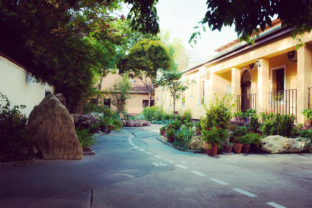 Budapest Garden Hotel Ngoại thất bức ảnh
